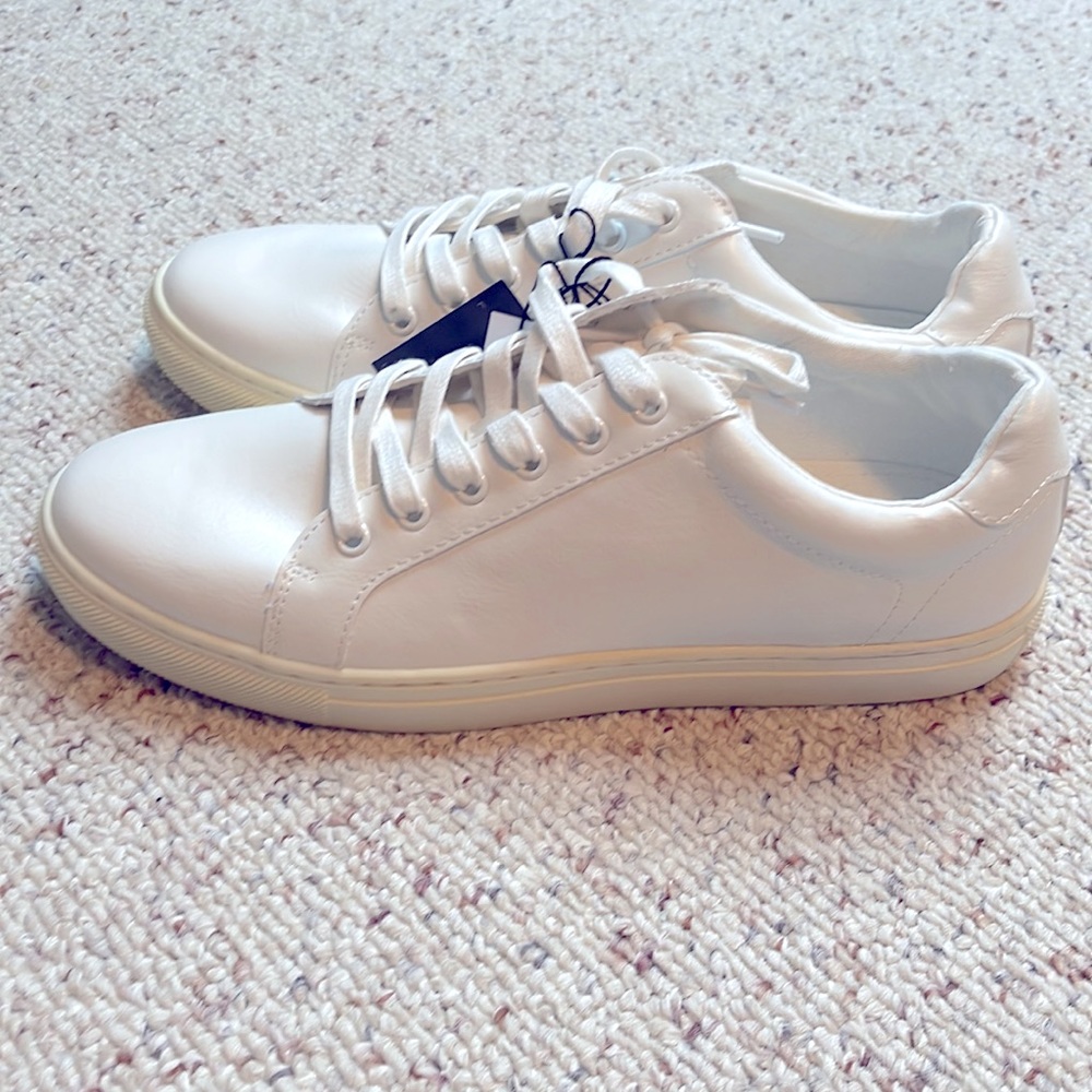 Men’s Banana Republic white sneaker